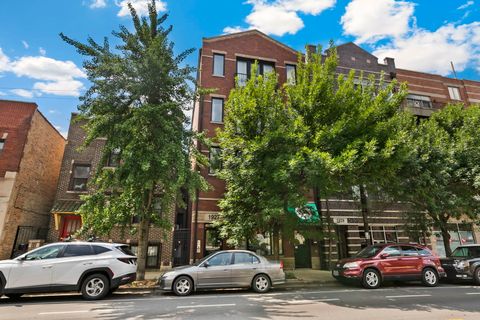 Photo of 1927 W Belmont Avenue #3, Chicago, IL 60657 (MLS # 12586014)