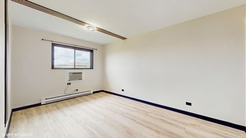 Tiny photo for 4220 Bonhill Drive #3E, Arlington Heights, IL 60004 (MLS # 12440594)