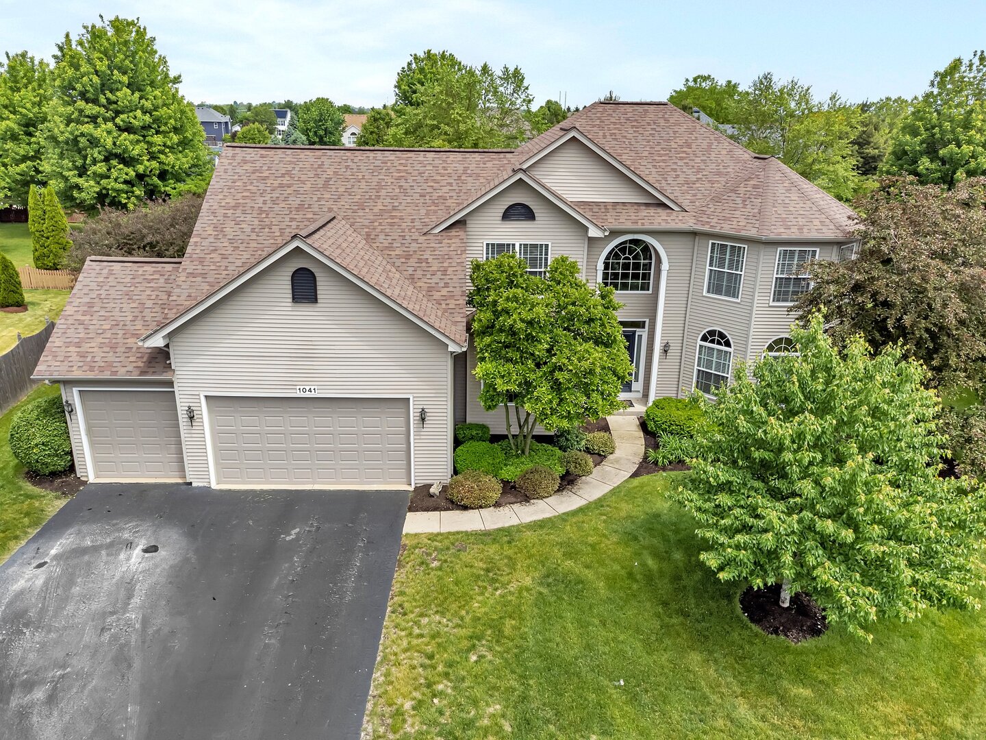 1041 White Plains Lane