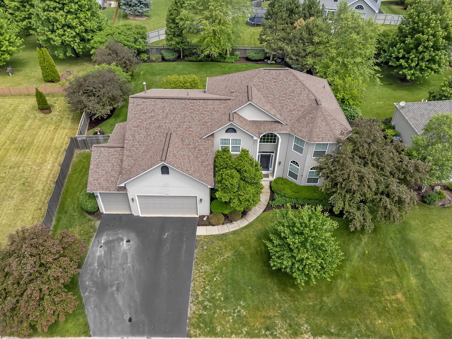 1041 White Plains Lane