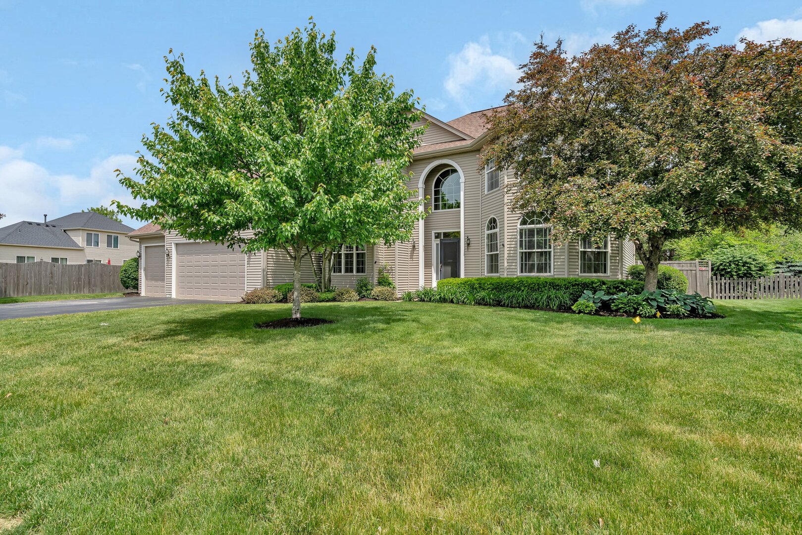 1041 White Plains Lane