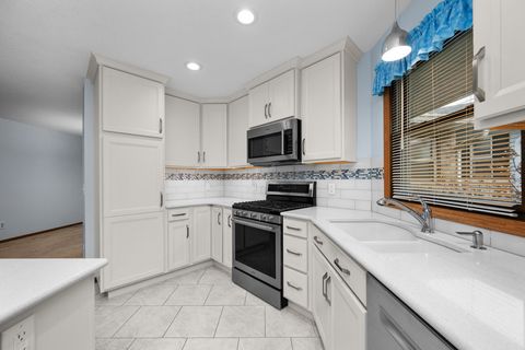 Tiny photo for 3028 Red Wing Court, Bettendorf, IA 52722 (MLS # 12607496)