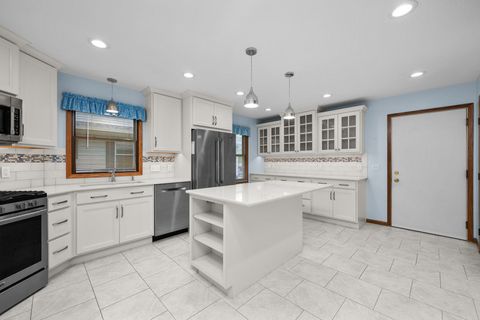 Tiny photo for 3028 Red Wing Court, Bettendorf, IA 52722 (MLS # 12607496)