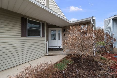 Tiny photo for 3028 Red Wing Court, Bettendorf, IA 52722 (MLS # 12607496)