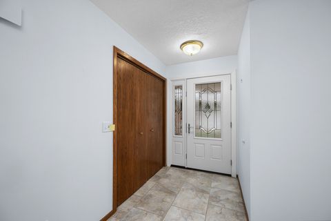 Tiny photo for 3028 Red Wing Court, Bettendorf, IA 52722 (MLS # 12607496)