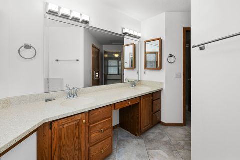 Tiny photo for 3028 Red Wing Court, Bettendorf, IA 52722 (MLS # 12607496)