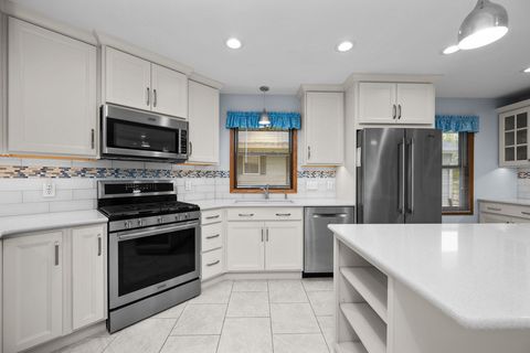 Tiny photo for 3028 Red Wing Court, Bettendorf, IA 52722 (MLS # 12607496)