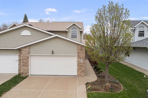Photo of 3028 Red Wing Court, Bettendorf, IA 52722 (MLS # 12607496)