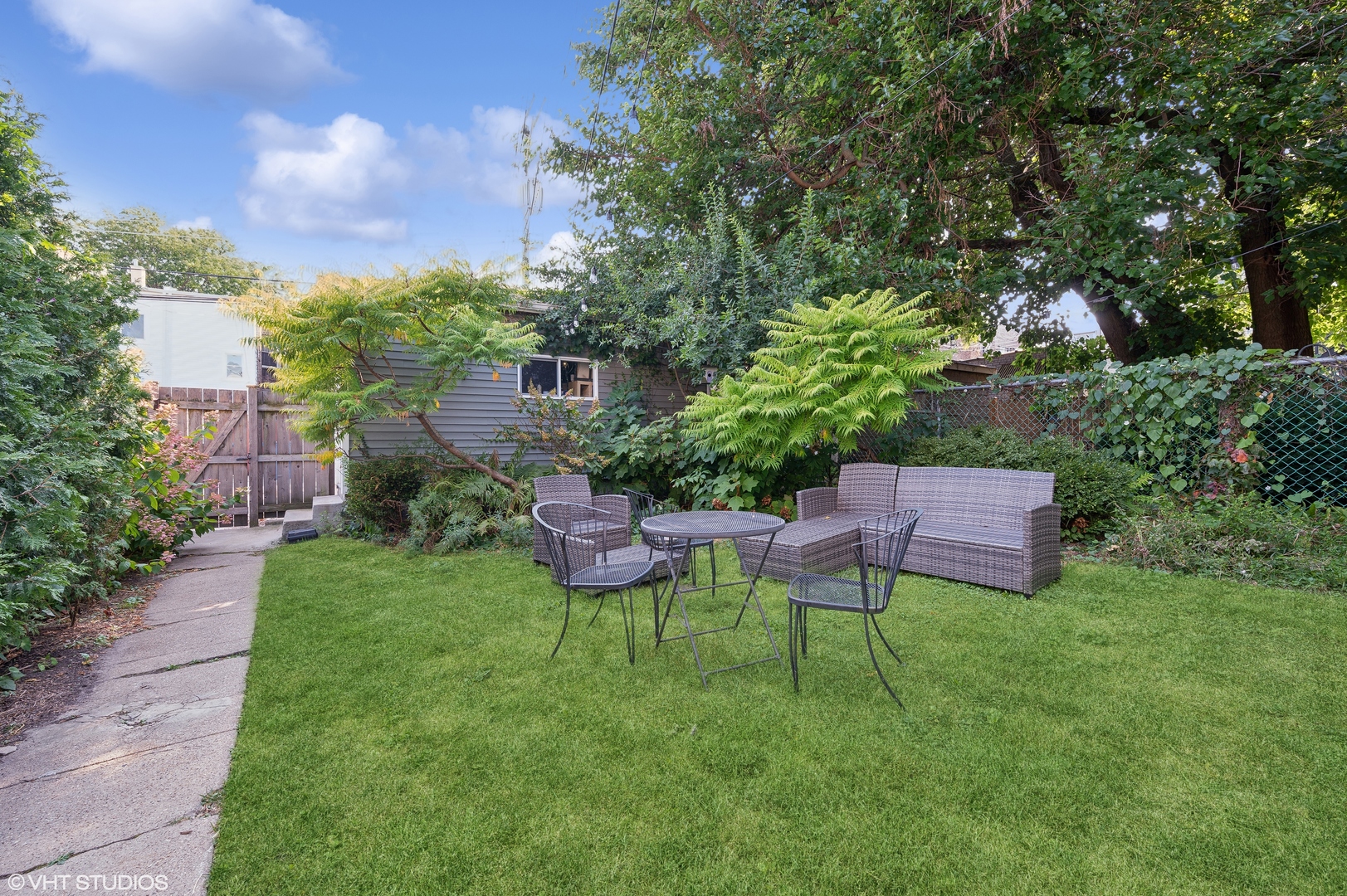 1427 W Winona Street