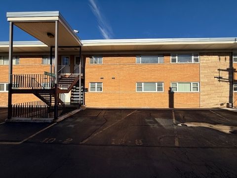 Tiny photo for 10 Garden Drive #8, La Grange Park, IL 60526 (MLS # 12545763)