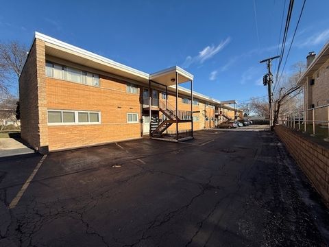 Tiny photo for 10 Garden Drive #8, La Grange Park, IL 60526 (MLS # 12545763)