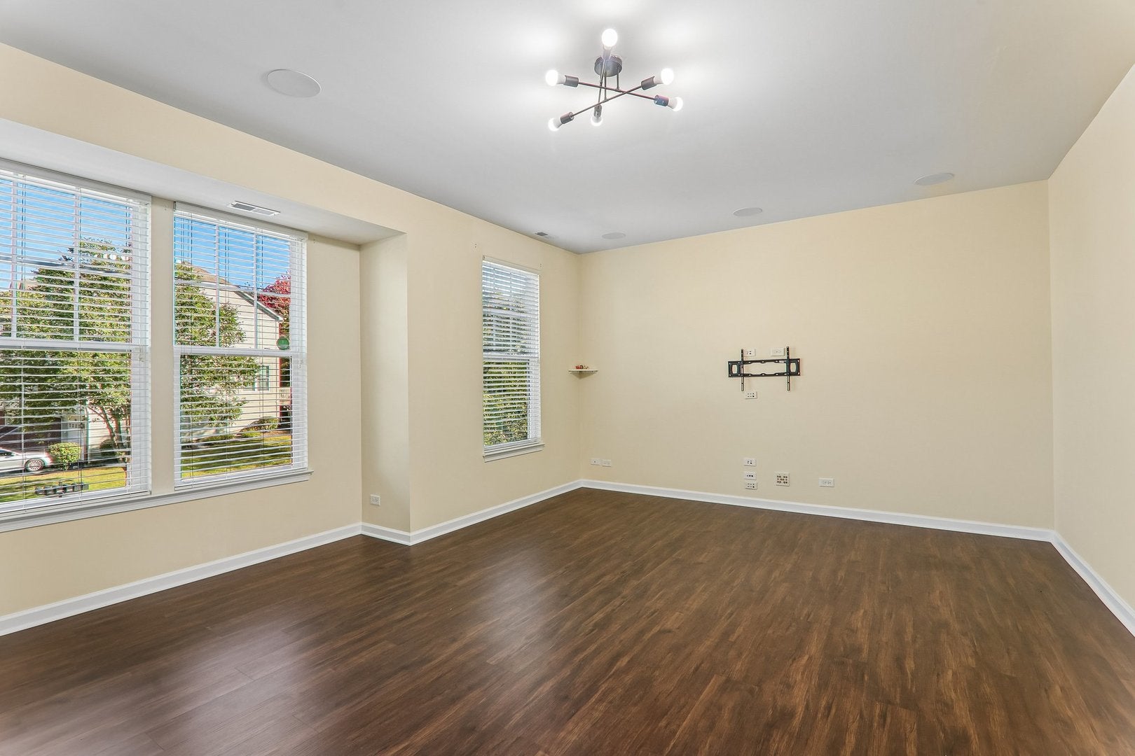 3475 Bradbury Circle