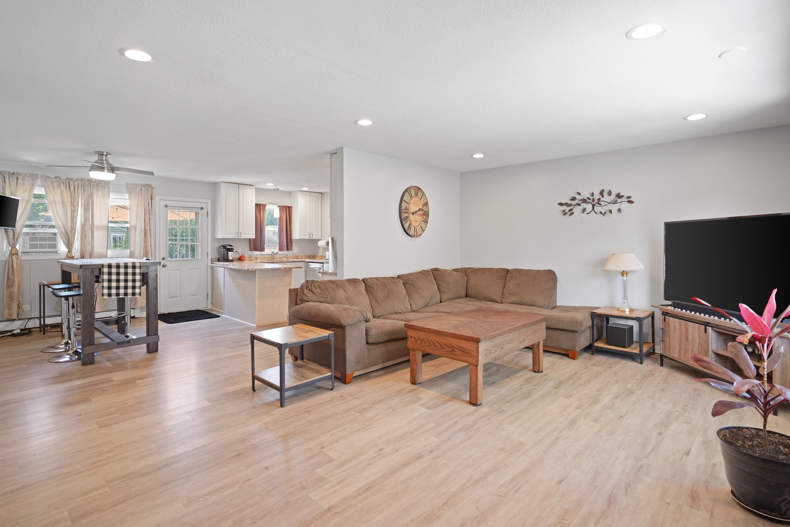 582 Phillips Circle