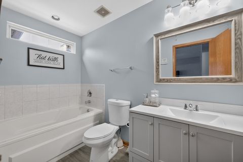 Tiny photo for 949 Tanager Court, Glen Ellyn, IL 60137 (MLS # 12697945)