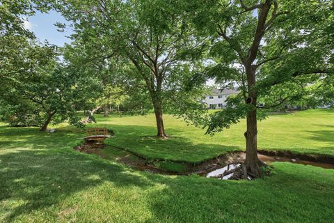Tiny photo for 949 Tanager Court, Glen Ellyn, IL 60137 (MLS # 12697945)