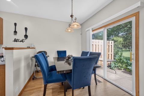 Tiny photo for 949 Tanager Court, Glen Ellyn, IL 60137 (MLS # 12697945)