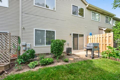 Tiny photo for 949 Tanager Court, Glen Ellyn, IL 60137 (MLS # 12697945)