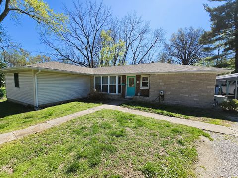 Photo of 2 Lincoln Drive, Mt Vernon, IL 62864 (MLS # 12614622)