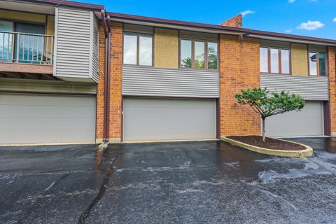 Photo of 821 Oakton Street #104, Elk Grove Village, IL 60007 (MLS # 12748881)