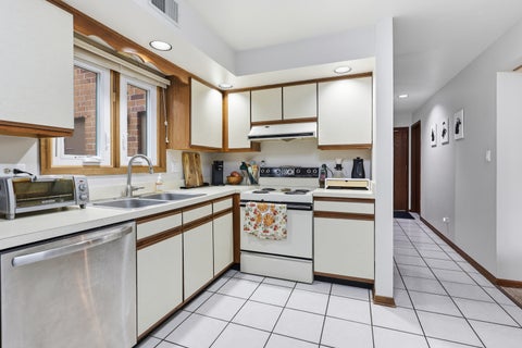 Tiny photo for 821 Oakton Street #104, Elk Grove Village, IL 60007 (MLS # 12748881)