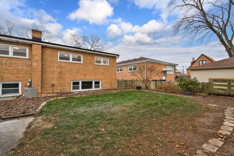 A home in Evergreen Park