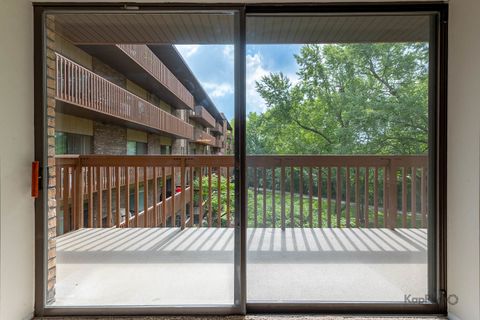 Tiny photo for 120 Lakeview Drive #318, Bloomingdale, IL 60108 (MLS # 12504138)