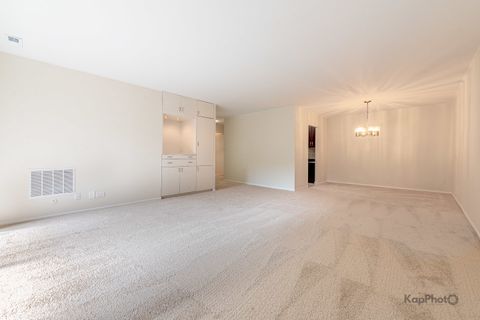 Tiny photo for 120 Lakeview Drive #318, Bloomingdale, IL 60108 (MLS # 12504138)