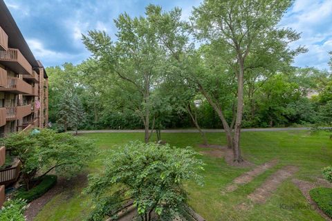 Tiny photo for 120 Lakeview Drive #318, Bloomingdale, IL 60108 (MLS # 12504138)