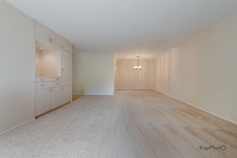 Tiny photo for 120 Lakeview Drive #318, Bloomingdale, IL 60108 (MLS # 12504138)