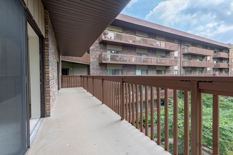 Tiny photo for 120 Lakeview Drive #318, Bloomingdale, IL 60108 (MLS # 12504138)