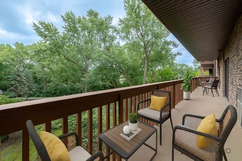 Tiny photo for 120 Lakeview Drive #318, Bloomingdale, IL 60108 (MLS # 12504138)