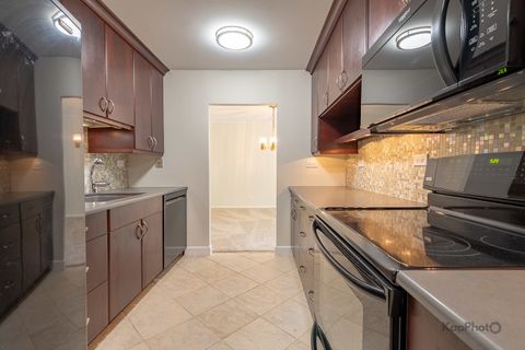 Tiny photo for 120 Lakeview Drive #318, Bloomingdale, IL 60108 (MLS # 12504138)