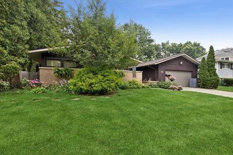 Tiny photo for 125 N Park Boulevard, Glen Ellyn, IL 60137 (MLS # 12674508)