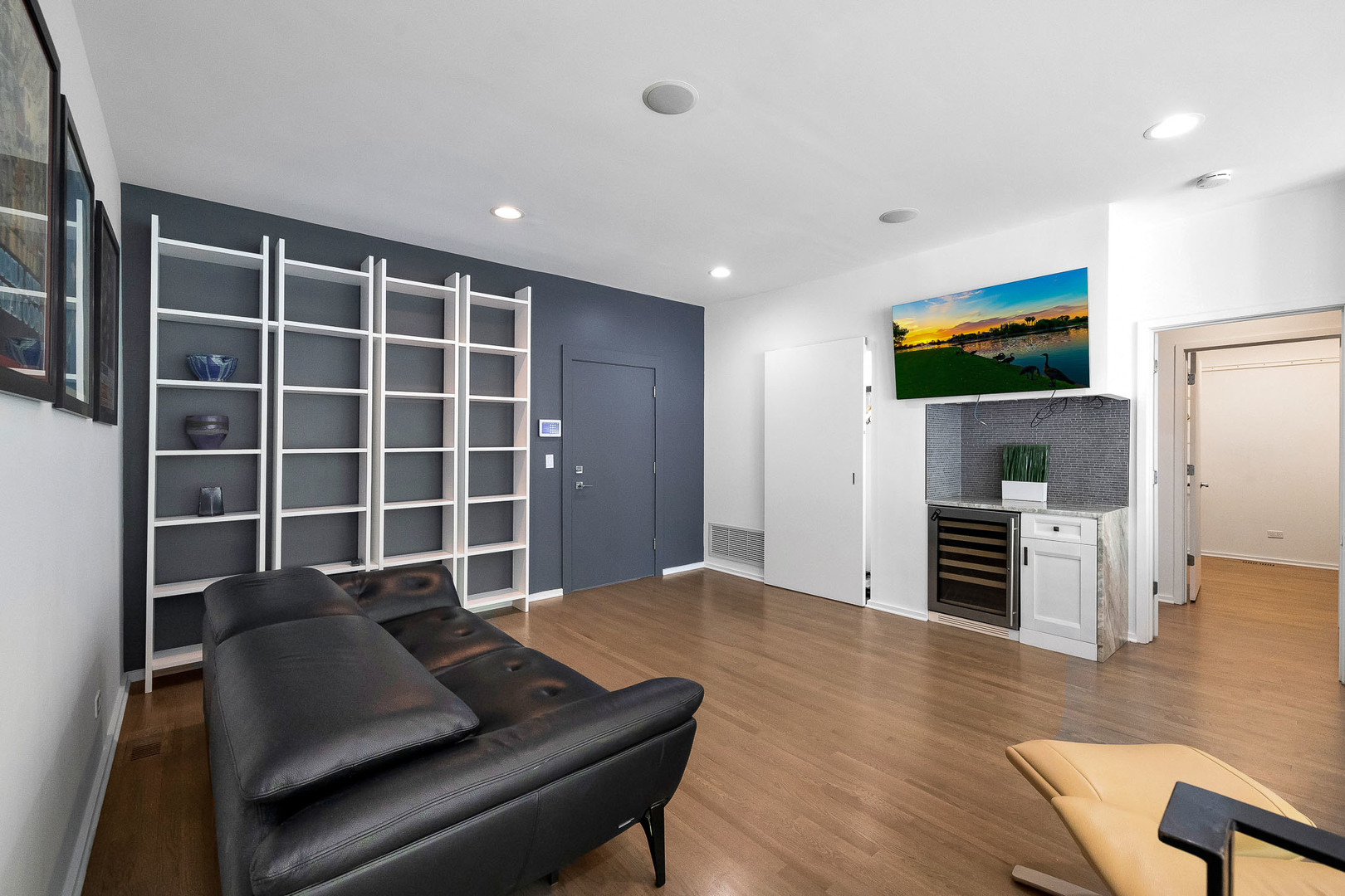 839 N HERMITAGE Avenue 101