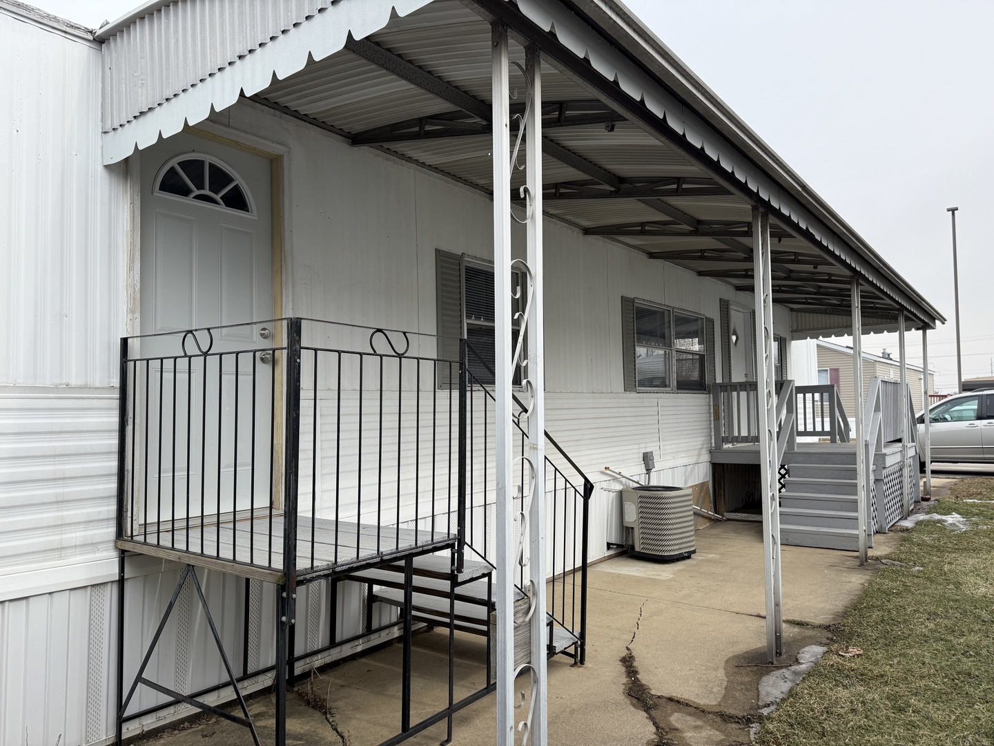 1712 S Dixie Highway 37