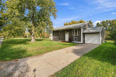 Tiny photo for 1112 Hawthorne Drive, Bettendorf, IA 52722 (MLS # 12795981)
