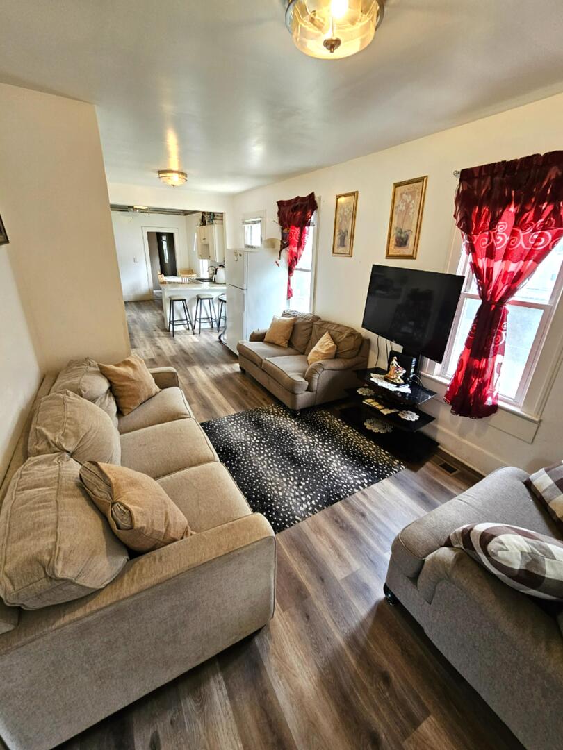 454 S Desplaines Street