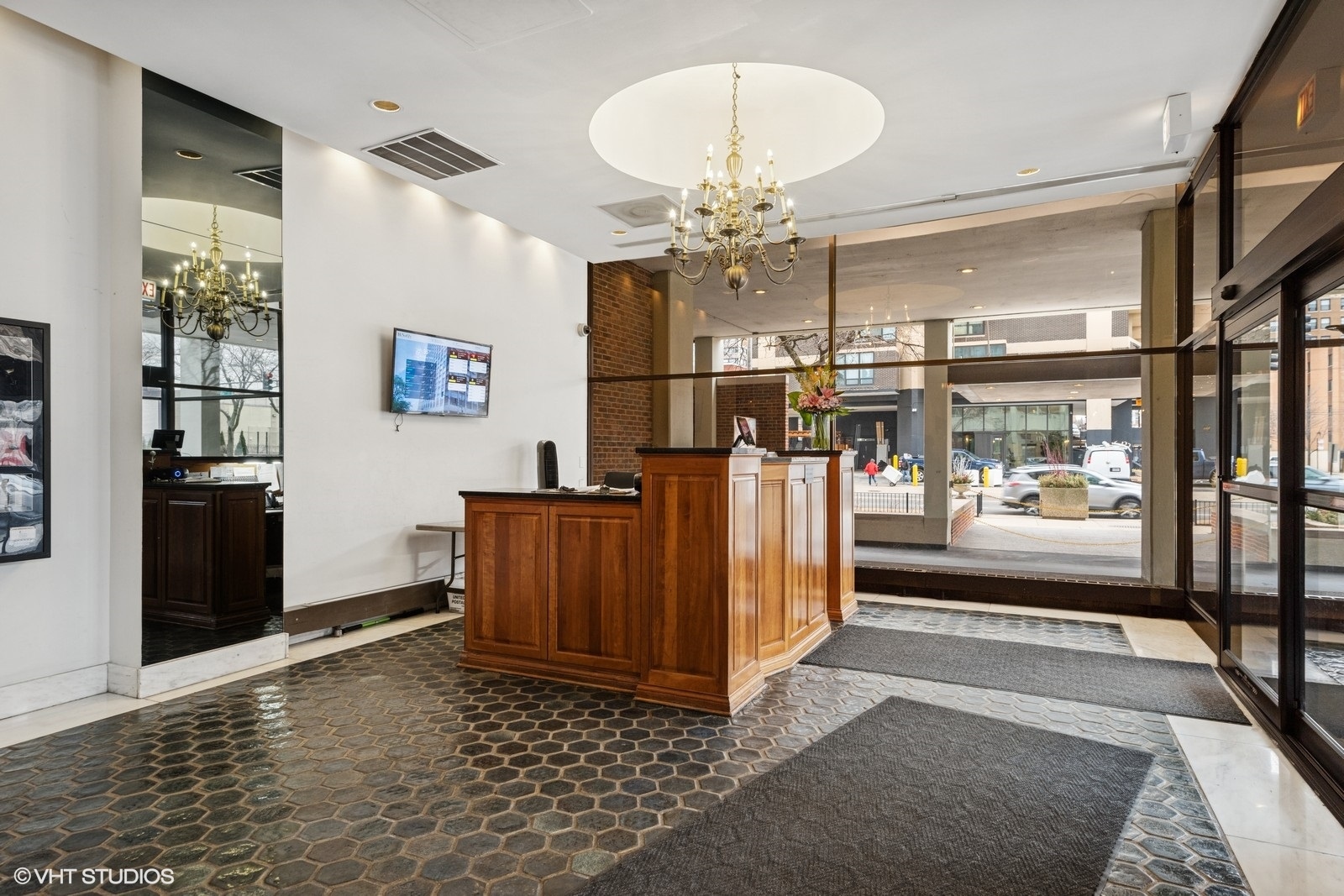 6171 N Sheridan Road 2704