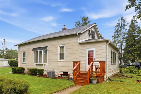 Photo of 102 N Adams Street, Westmont, IL 60559 (MLS # 12770356)