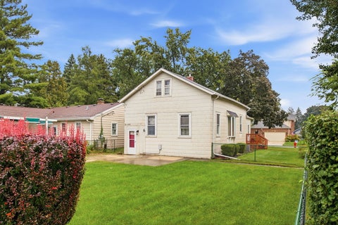 Tiny photo for 102 N Adams Street, Westmont, IL 60559 (MLS # 12770356)