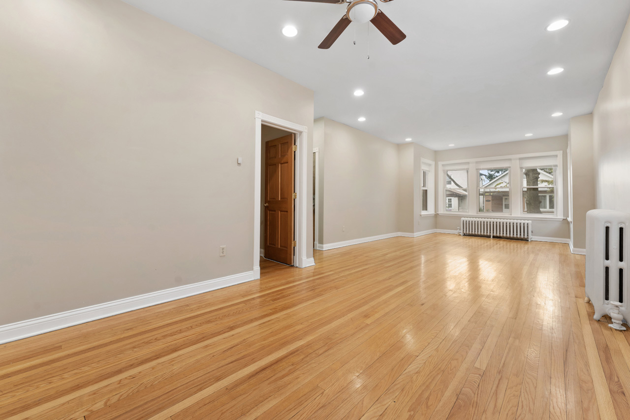 Chicago, Illinois 60659, United States, 4 Bedrooms Bedrooms, ,2 BathroomsBathrooms,Residential,Active,254857