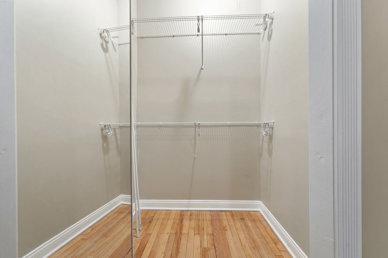 Chicago, Illinois 60659, United States, 4 Bedrooms Bedrooms, ,2 BathroomsBathrooms,Residential,Active,254857