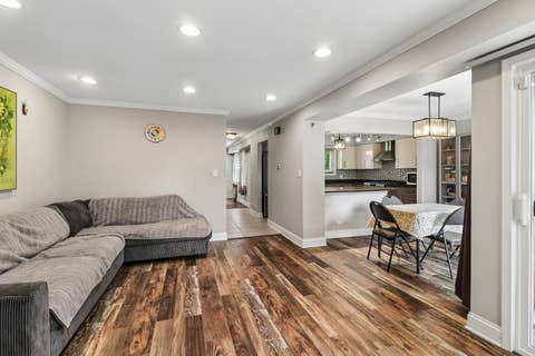 Tiny photo for 201 Colony Court, Vernon Hills, IL 60061 (MLS # 12701522)