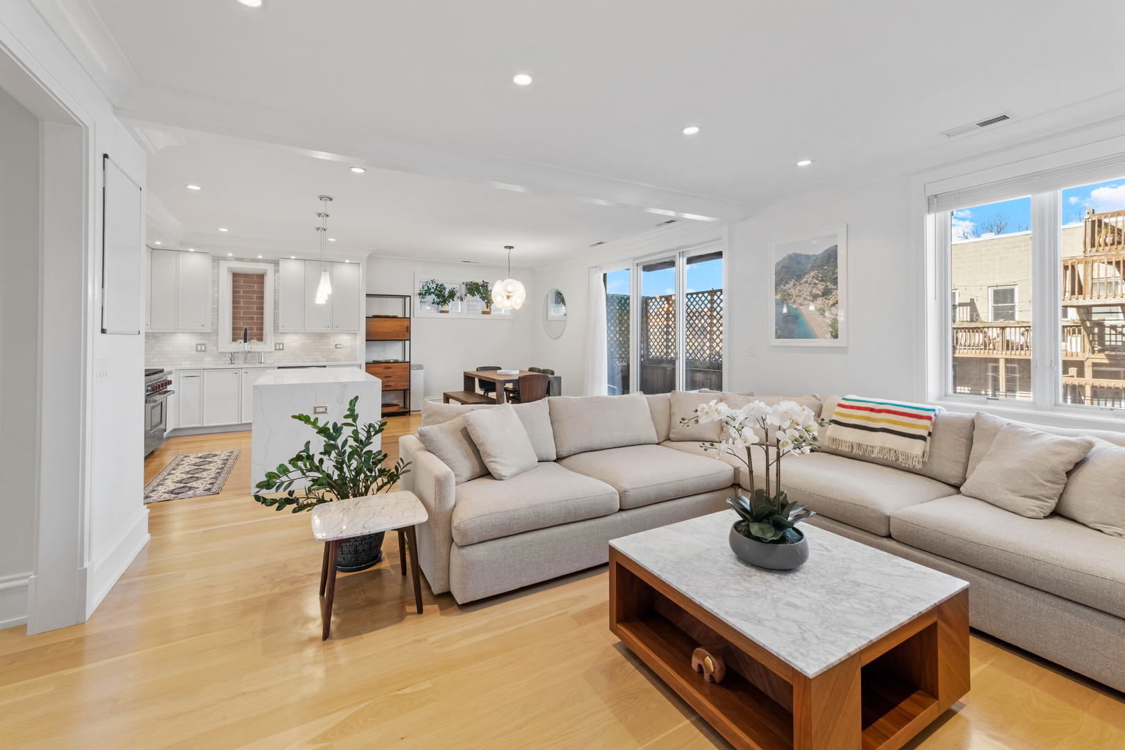 736 W Melrose Street 3W