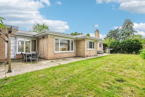Tiny photo for 4474 W Chase Avenue, Lincolnwood, IL 60712 (MLS # 12785232)