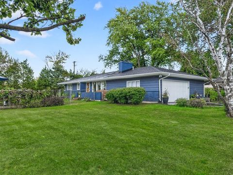 Photo of 4 Mayflower Drive, Batavia, IL 60510 (MLS # 12508488)