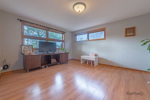 Tiny photo for 5810 W 97th Street, Oak Lawn, IL 60453 (MLS # 12527098)