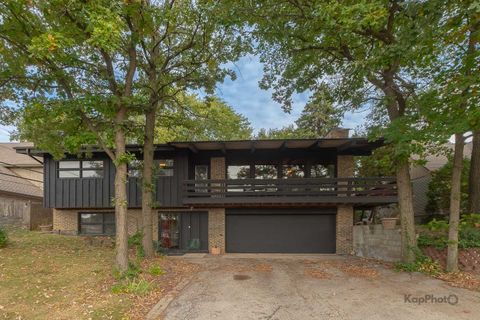 Photo of 5810 W 97th Street, Oak Lawn, IL 60453 (MLS # 12527098)