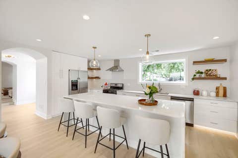 Tiny photo for 132 Mohawk Drive, Clarendon Hills, IL 60514 (MLS # 12688324)