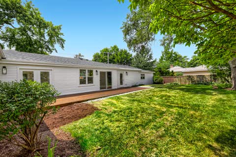 Tiny photo for 132 Mohawk Drive, Clarendon Hills, IL 60514 (MLS # 12688324)